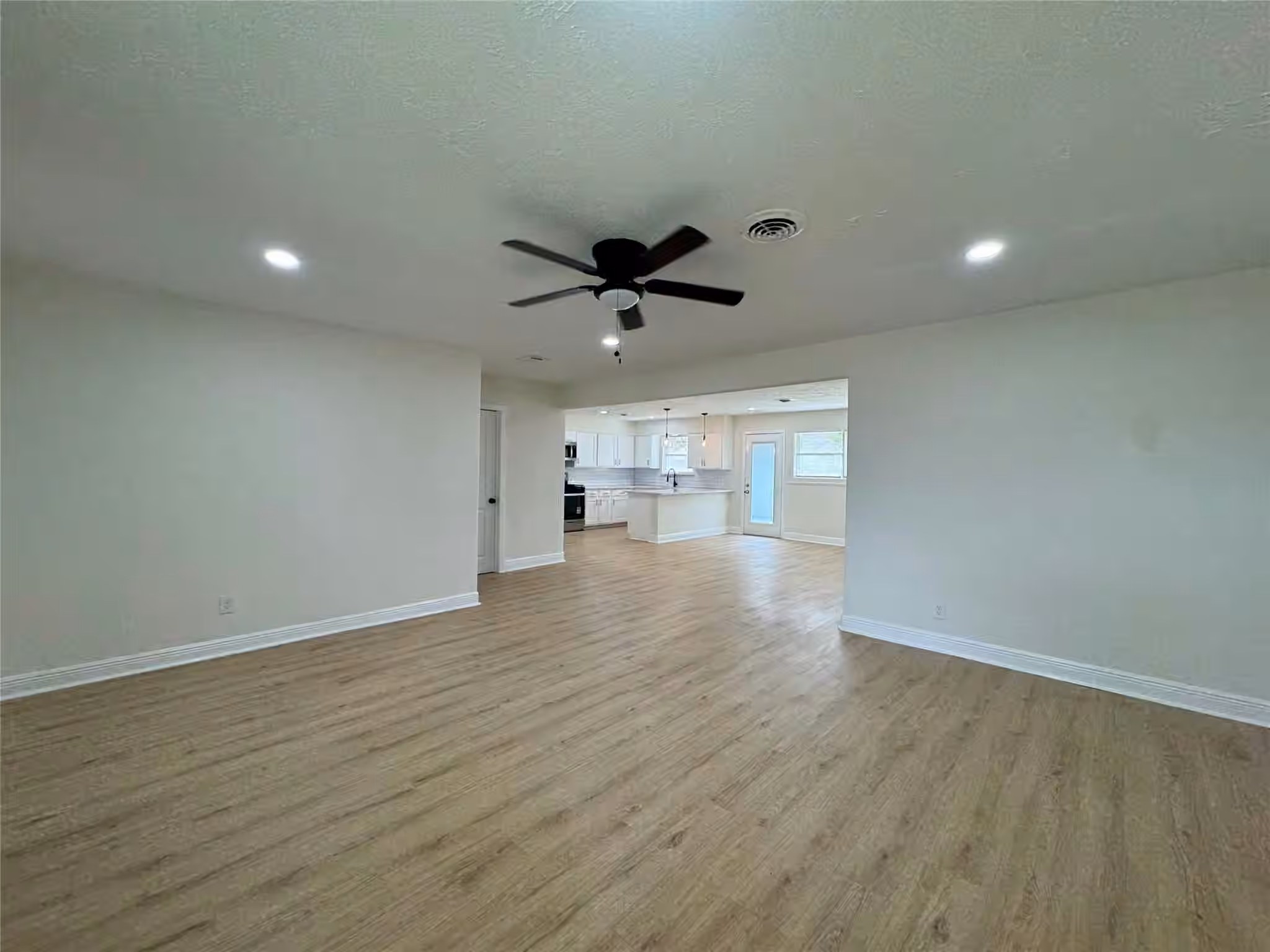 Photo 4 of 6523 Glen Rock Drive, Houston, TX
