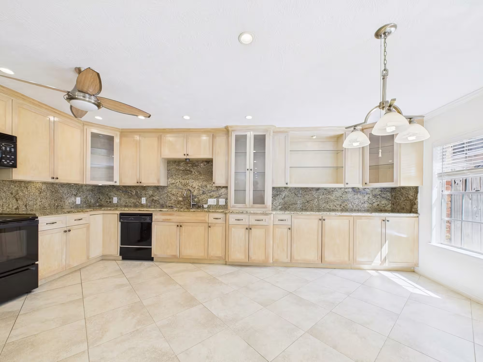 Photo 4 of 2824 Briarhurst Drive 13, Houston, TX