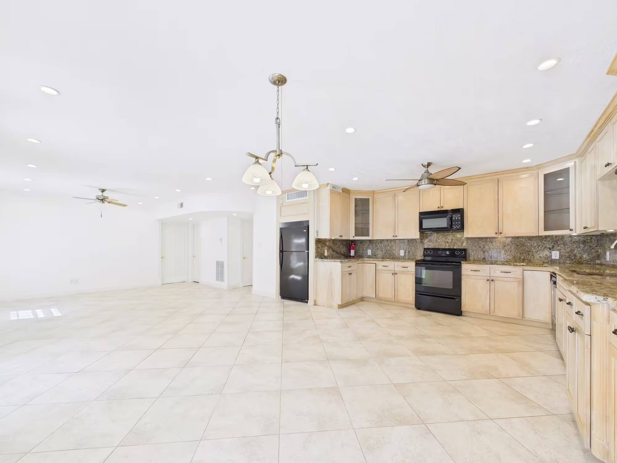 Photo 5 of 2824 Briarhurst Drive 13, Houston, TX