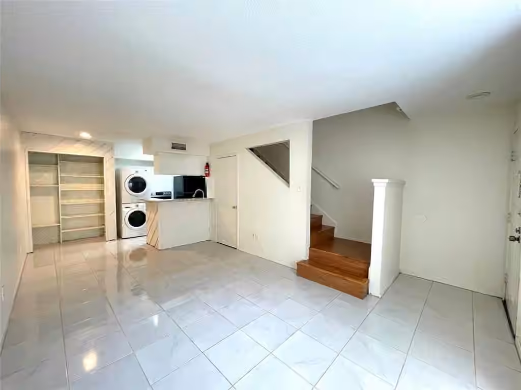 Photo 3 of 2100 Wilcrest Drive 123, Houston, TX