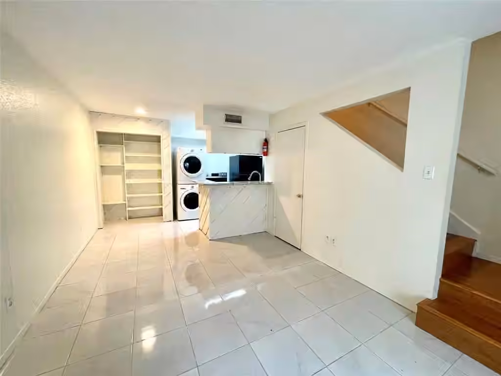 Photo 4 of 2100 Wilcrest Drive 123, Houston, TX