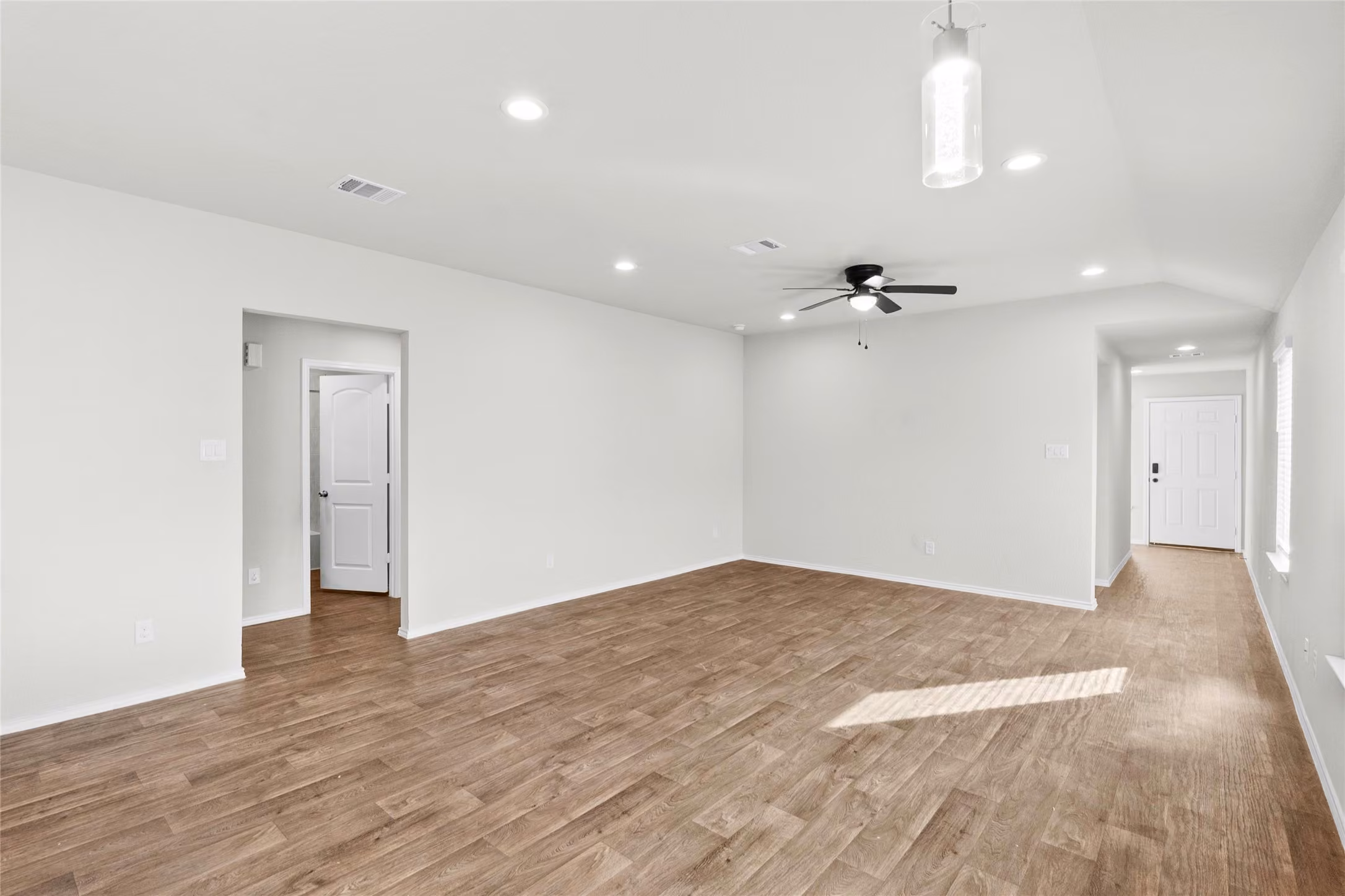Photo 4 of 16905 Rich Pines Drive, Conroe, TX