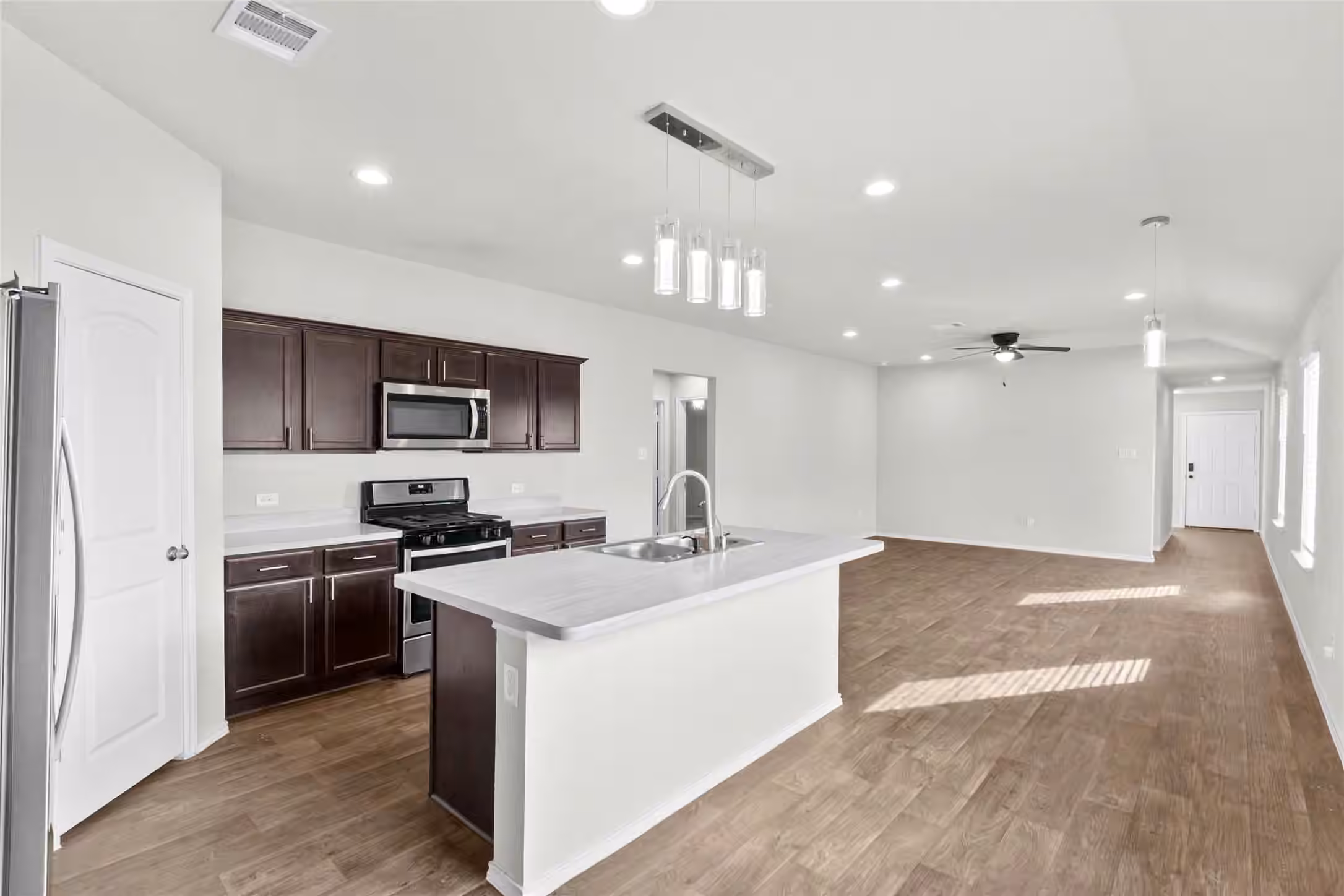 Photo 5 of 16905 Rich Pines Drive, Conroe, TX
