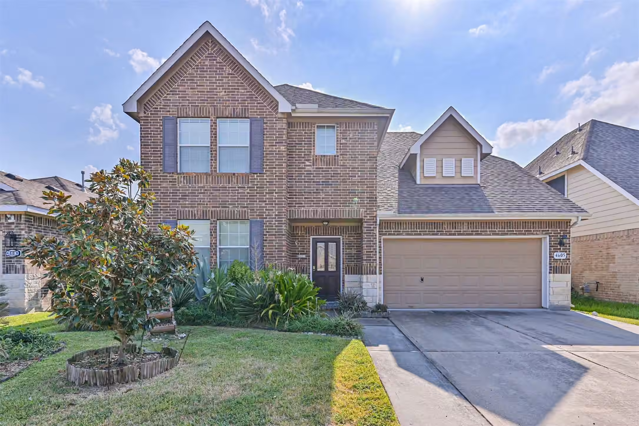 Photo 2 of 4605 Meadow Way Drive, Deer Park, TX