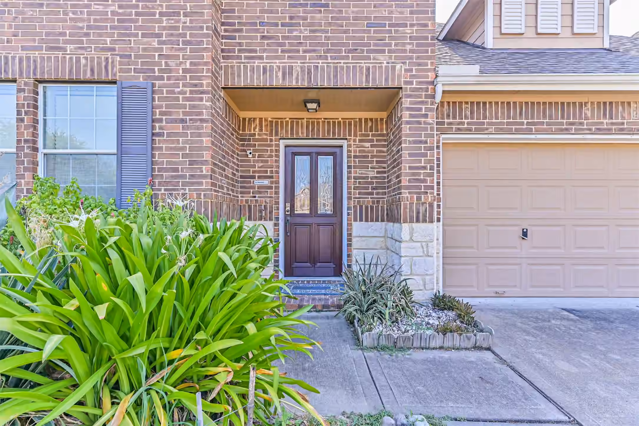 Photo 3 of 4605 Meadow Way Drive, Deer Park, TX