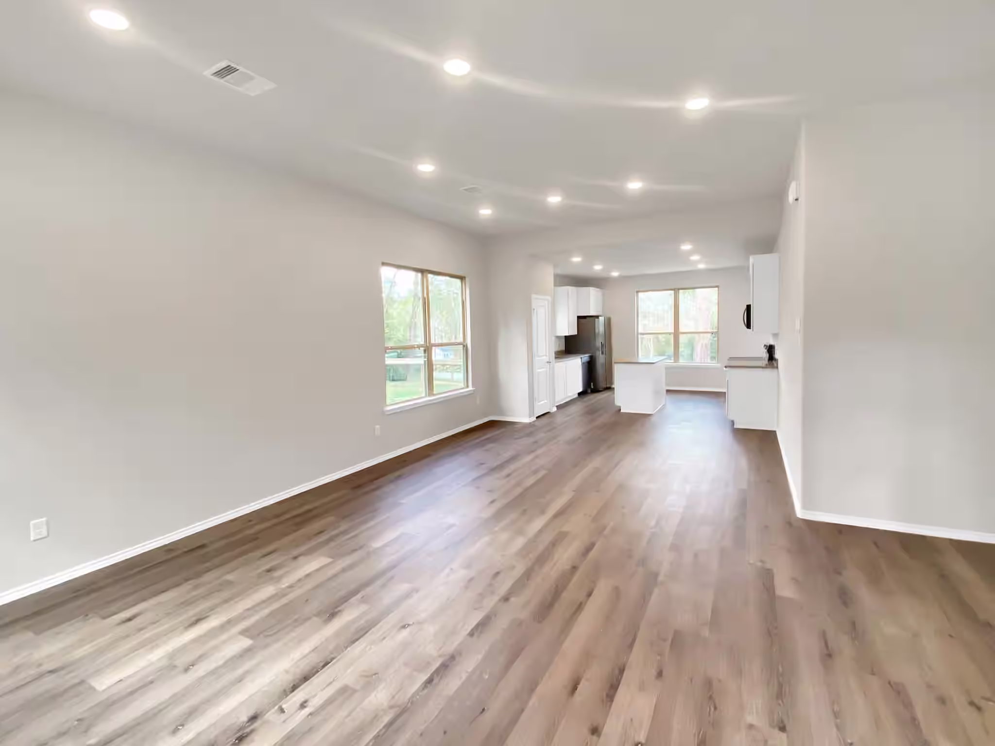 Photo 4 of 807 Comanche Road, Conroe, TX