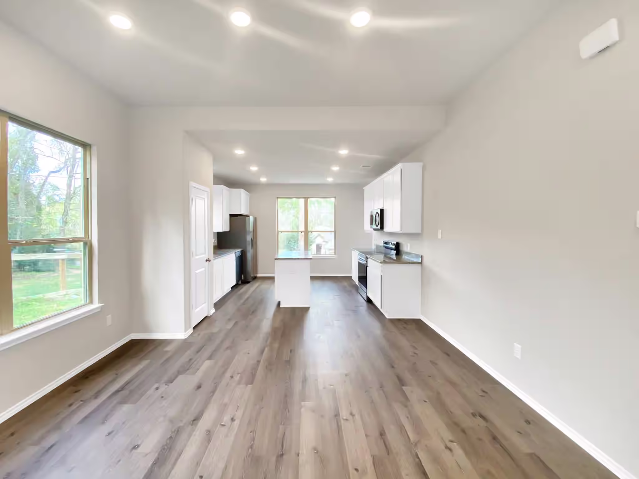 Photo 5 of 807 Comanche Road, Conroe, TX