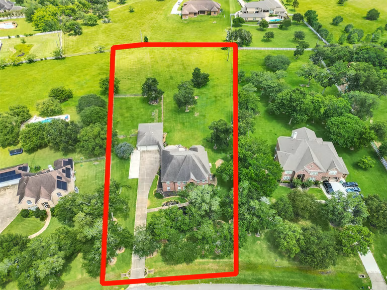 Photo 4 of 7119 Rustling Oaks Drive, Richmond, TX