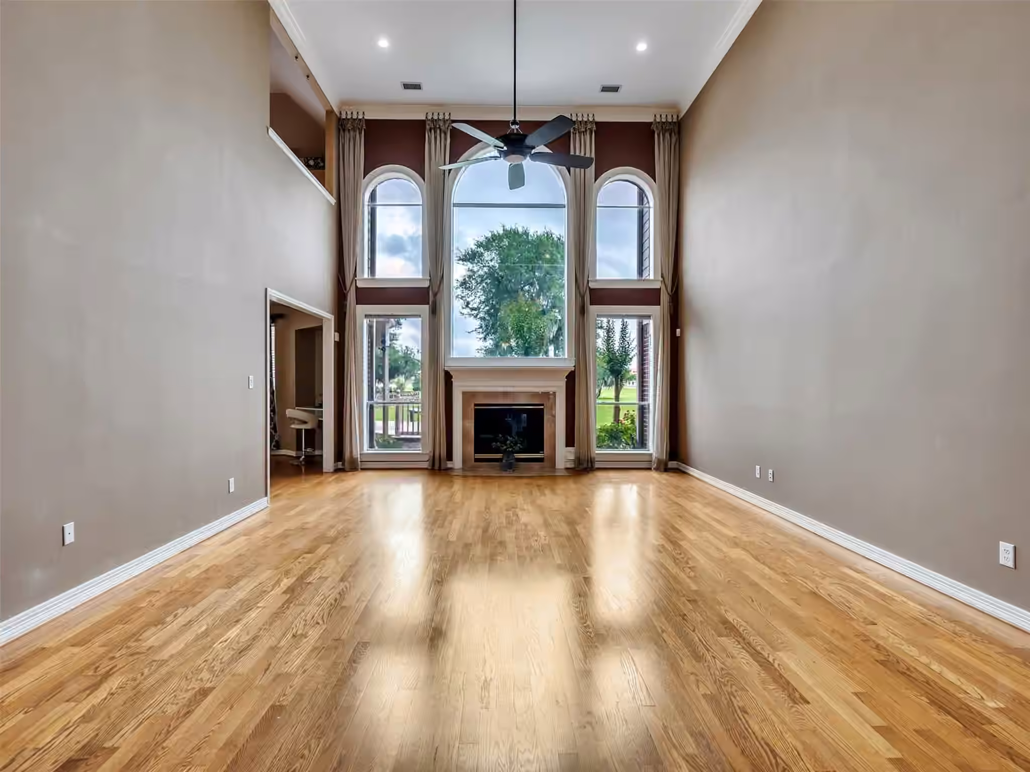 Photo 5 of 7119 Rustling Oaks Drive, Richmond, TX