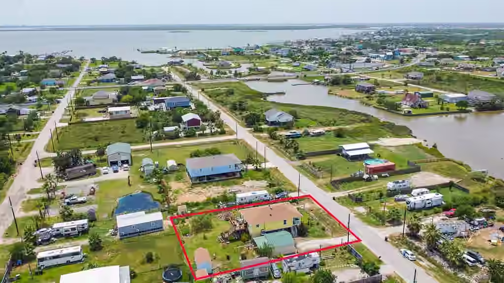Photo 4 of 727 18th Street, Dickinson, TX