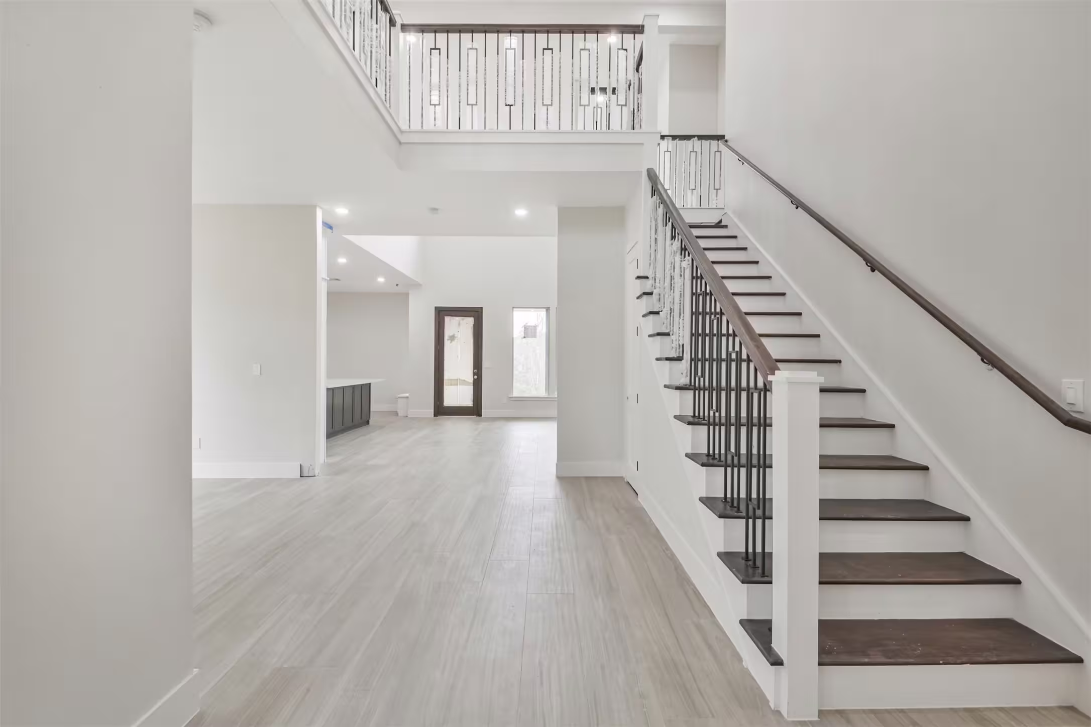 Photo 2 of 40 Trellis Ct, Conroe, TX