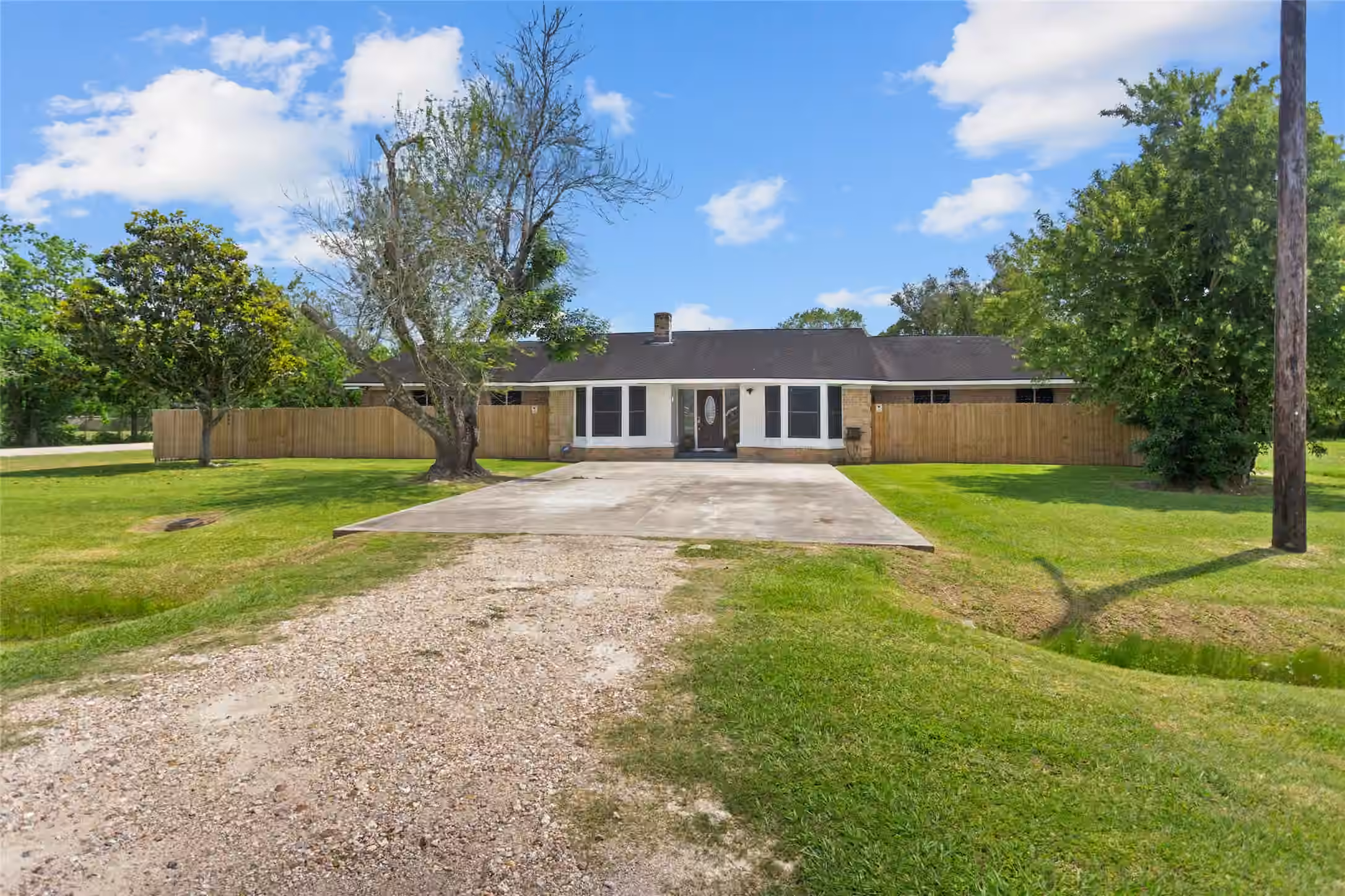 Photo 3 of 5001 Texas Avenue, La Marque, TX