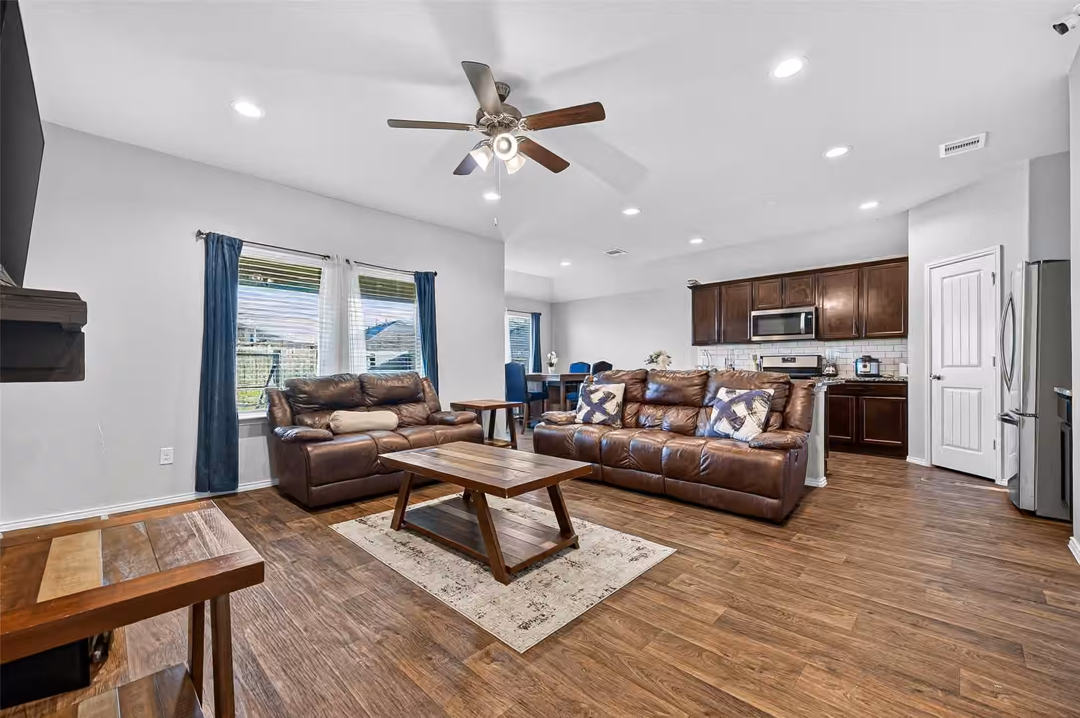 Photo 5 of 930 Bright Lotus Lane, Rosharon, TX