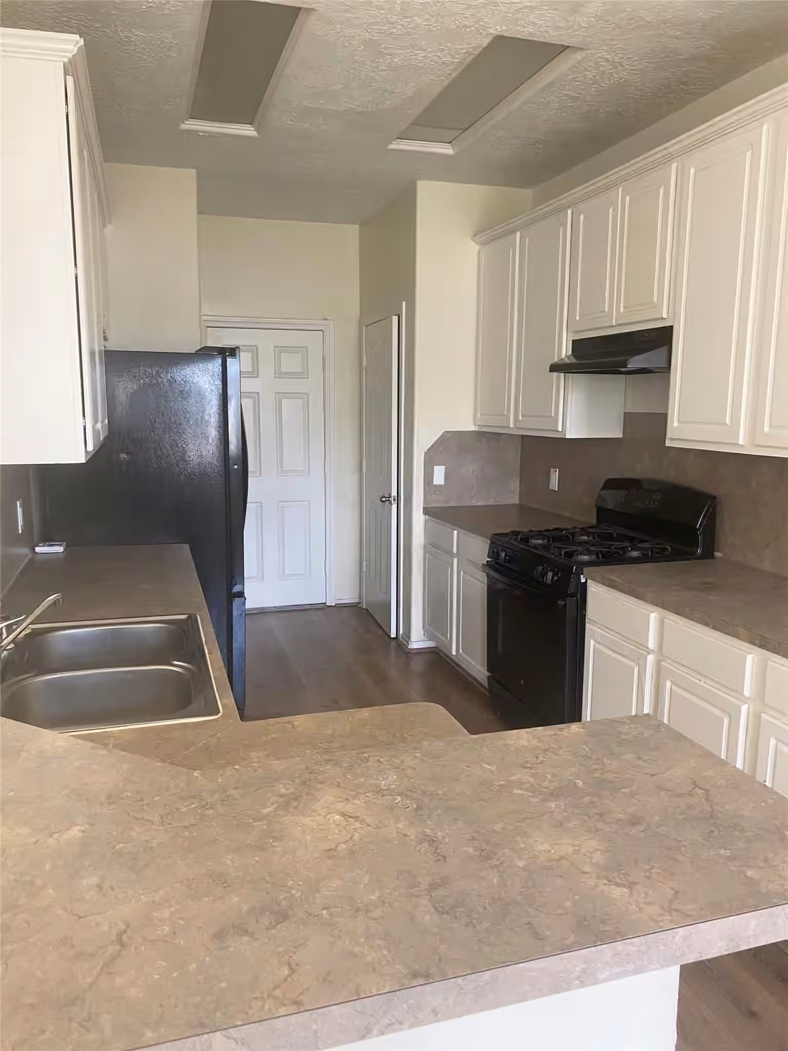 Photo 5 of 13064 Peppergate Lane, Houston, TX