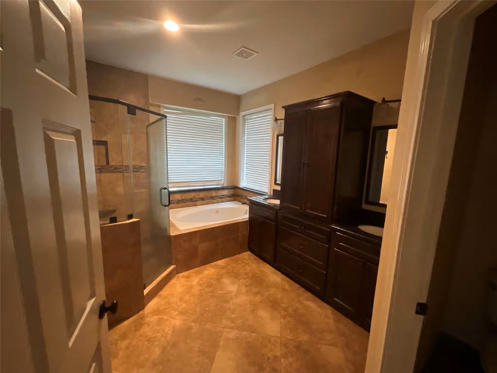 Photo 6 of 8322 Castle Pond Court, Houston, TX