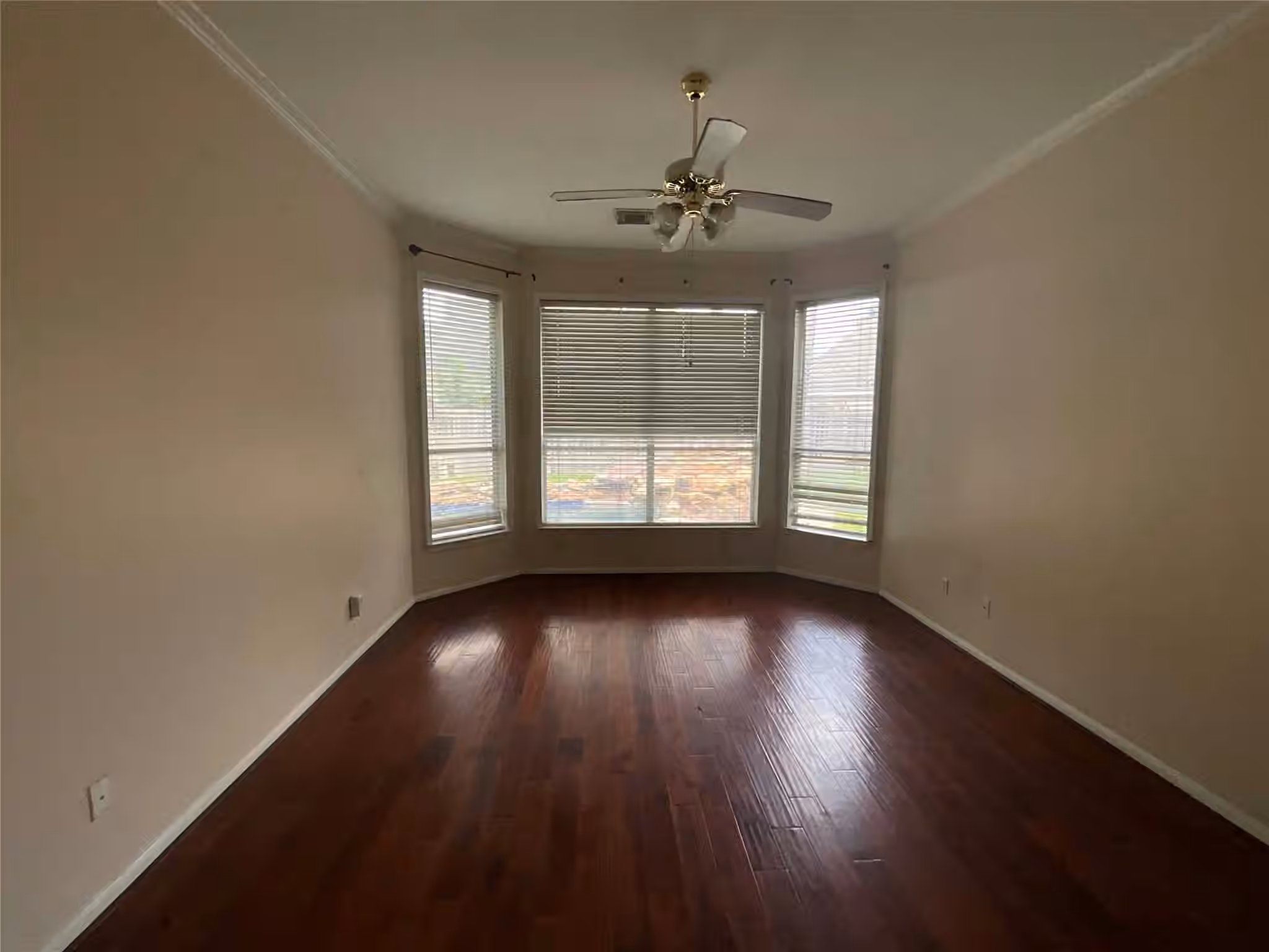 Photo 7 of 8322 Castle Pond Court, Houston, TX
