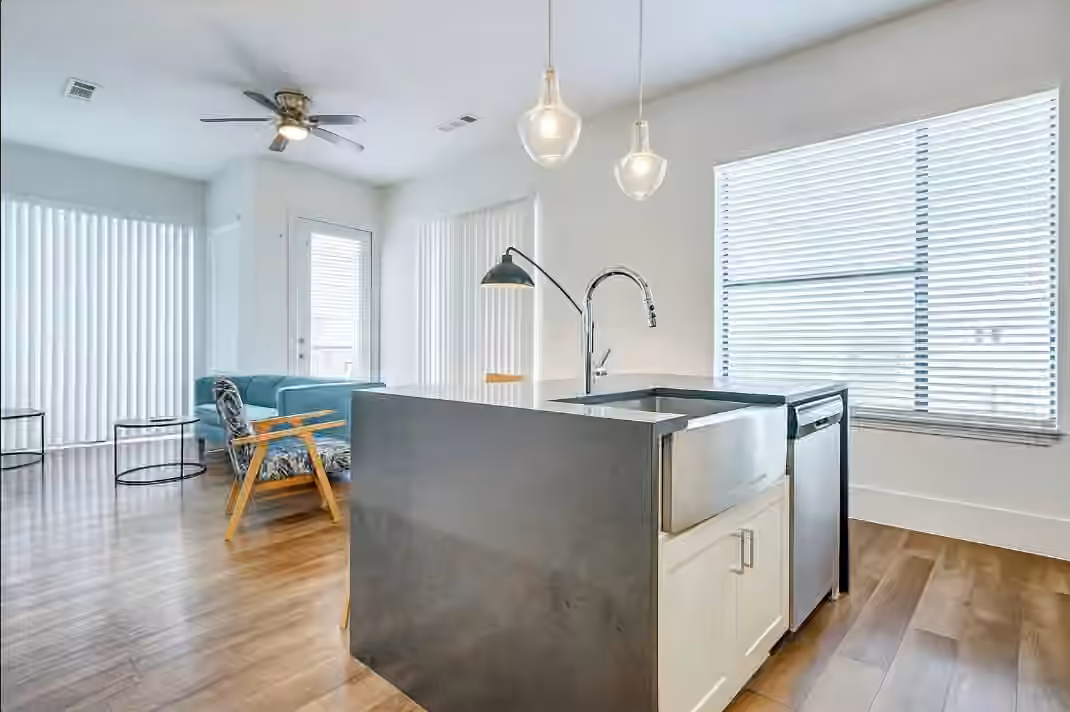 Photo 3 of 1508 Blodgett Street 609, Houston, TX