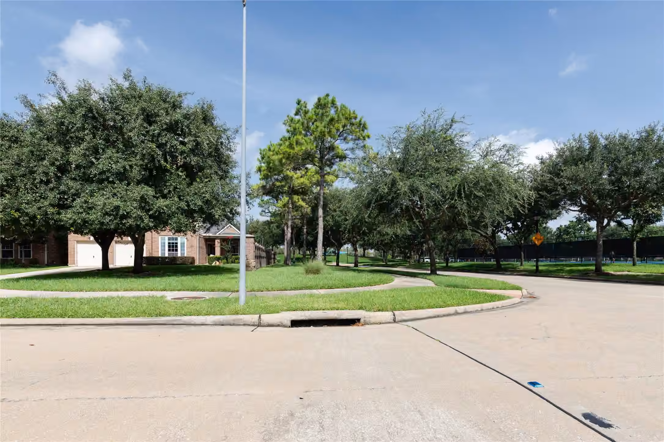 Photo 6 of 6002 Lakebluff Ct, Katy, TX