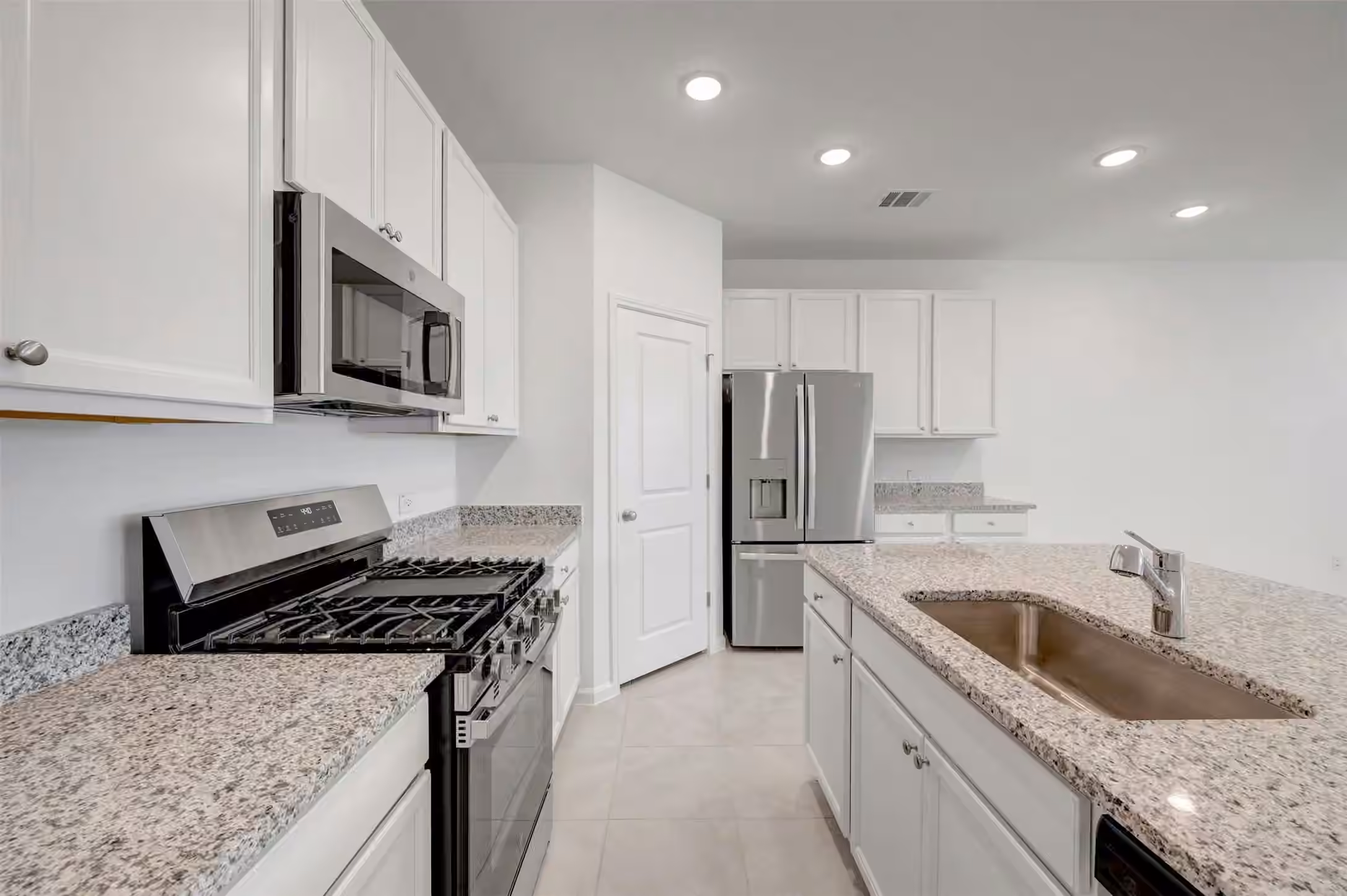 Photo 5 of 335 West Rose Marie Lane, Montgomery, TX