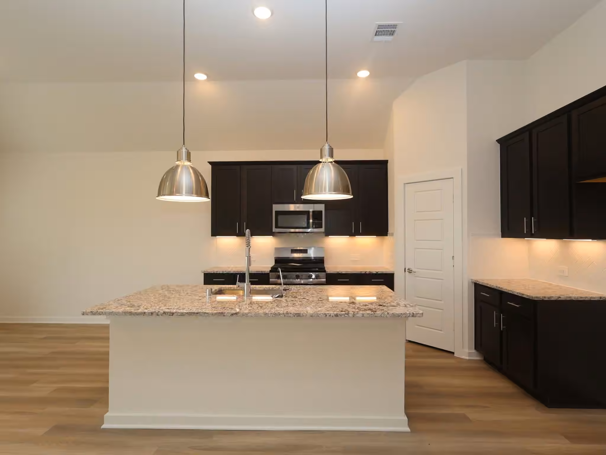 Photo 3 of 16815 Zavala Way, Montgomery, TX