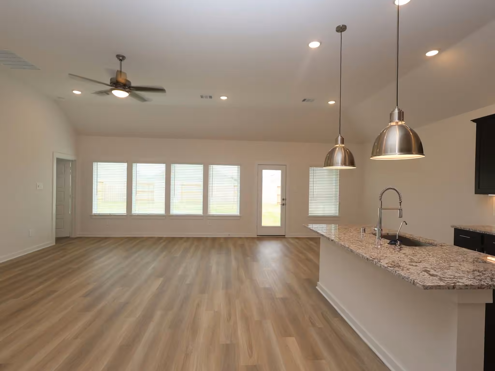 Photo 4 of 16815 Zavala Way, Montgomery, TX