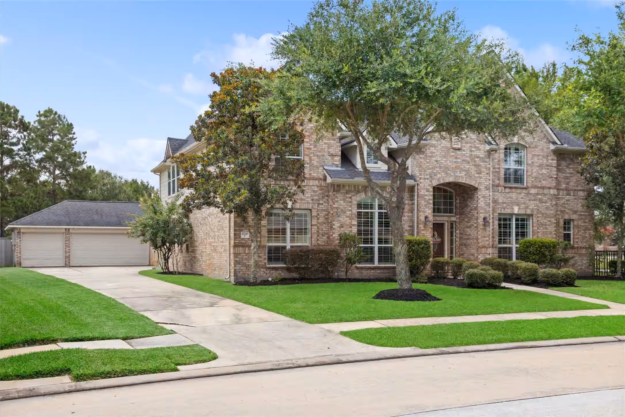 Photo 3 of 11710 Oakshield Lane, Cypress, TX