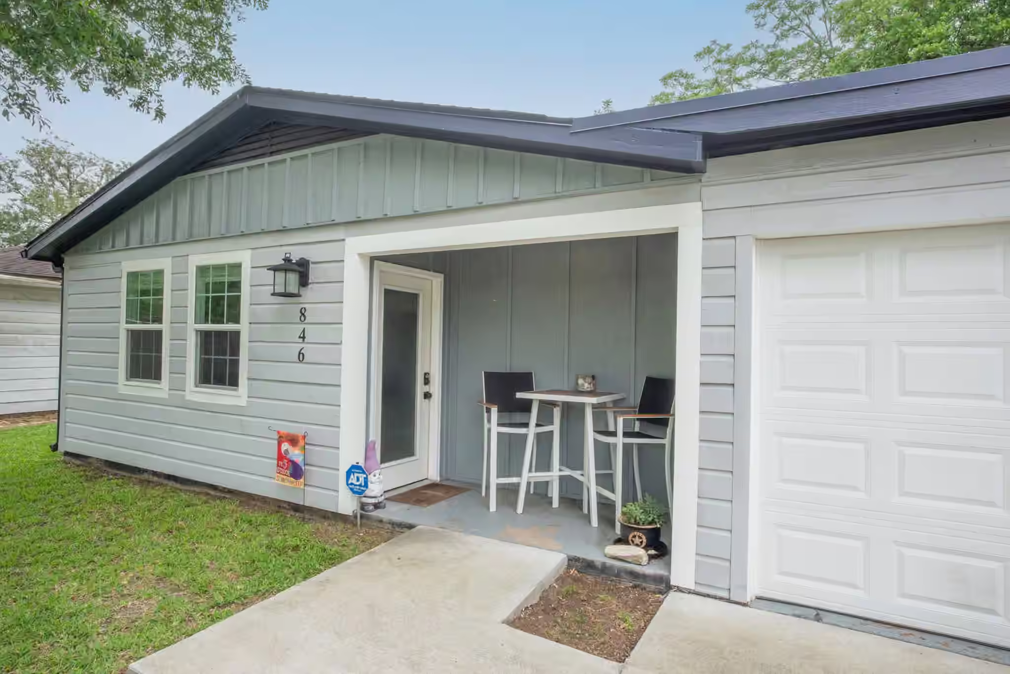 Photo 2 of 846 S Anderson Street, Angleton, TX