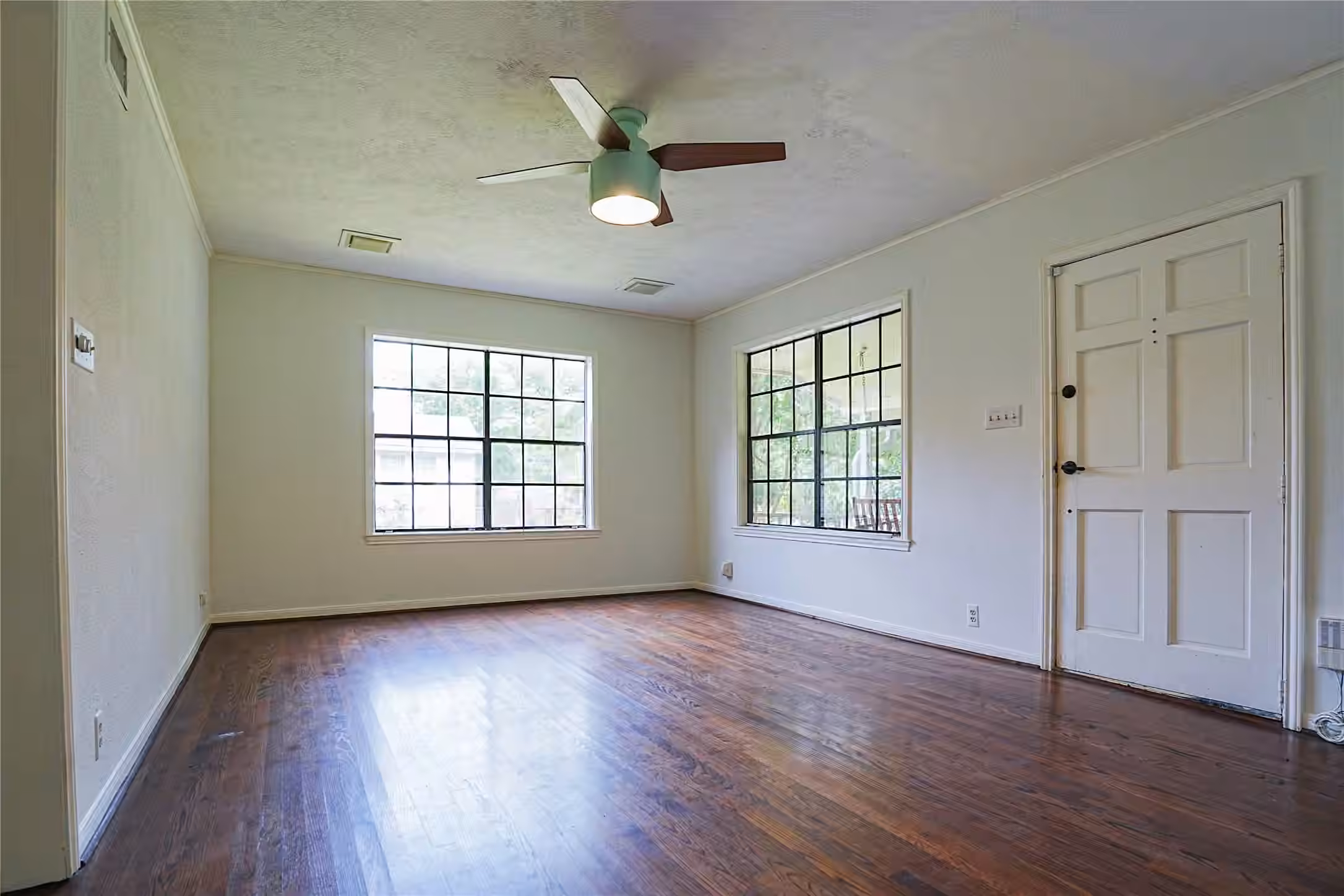 Photo 7 of 4039 Wyne Street, Houston, TX