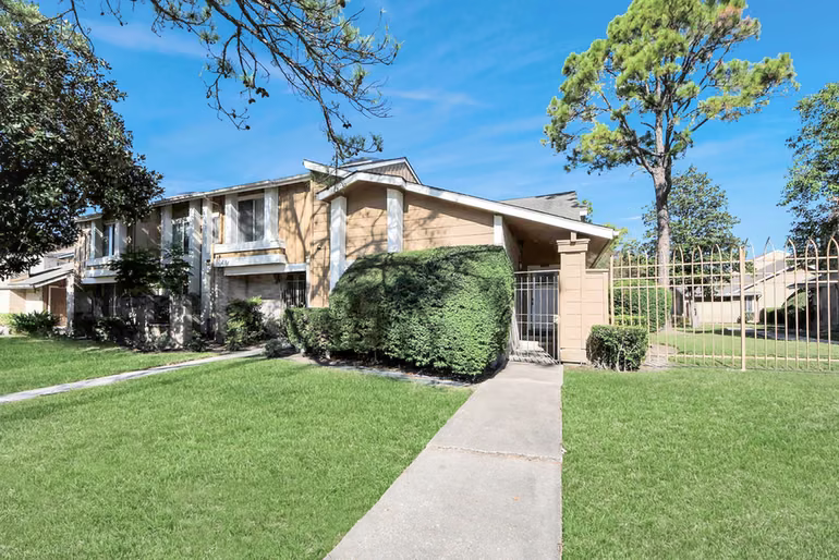 Photo 2 of 6154 W Airport Boulevard 16, Houston, TX