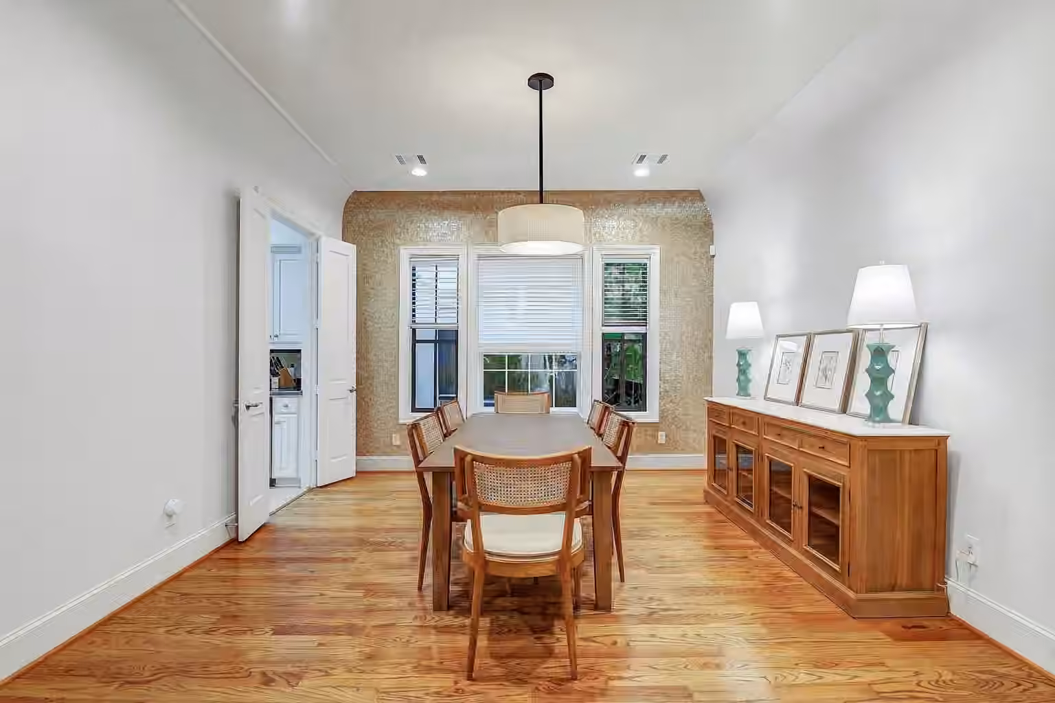 Photo 7 of 2121 Potomac Drive B, Houston, TX