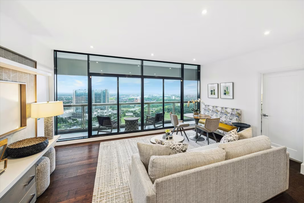 Photo 7 of 1701 Hermann Drive 30D, Houston, TX
