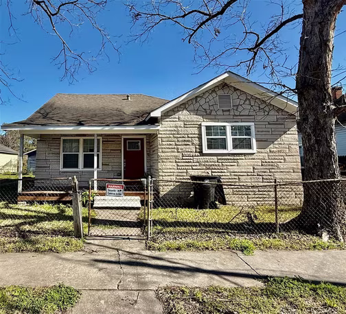Photo 2 of 7125 Avenue E, Houston, TX