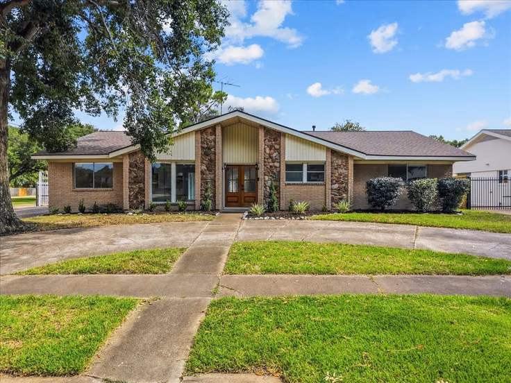 Photo of 5762 Birdwood Road, Houston, TX 77096