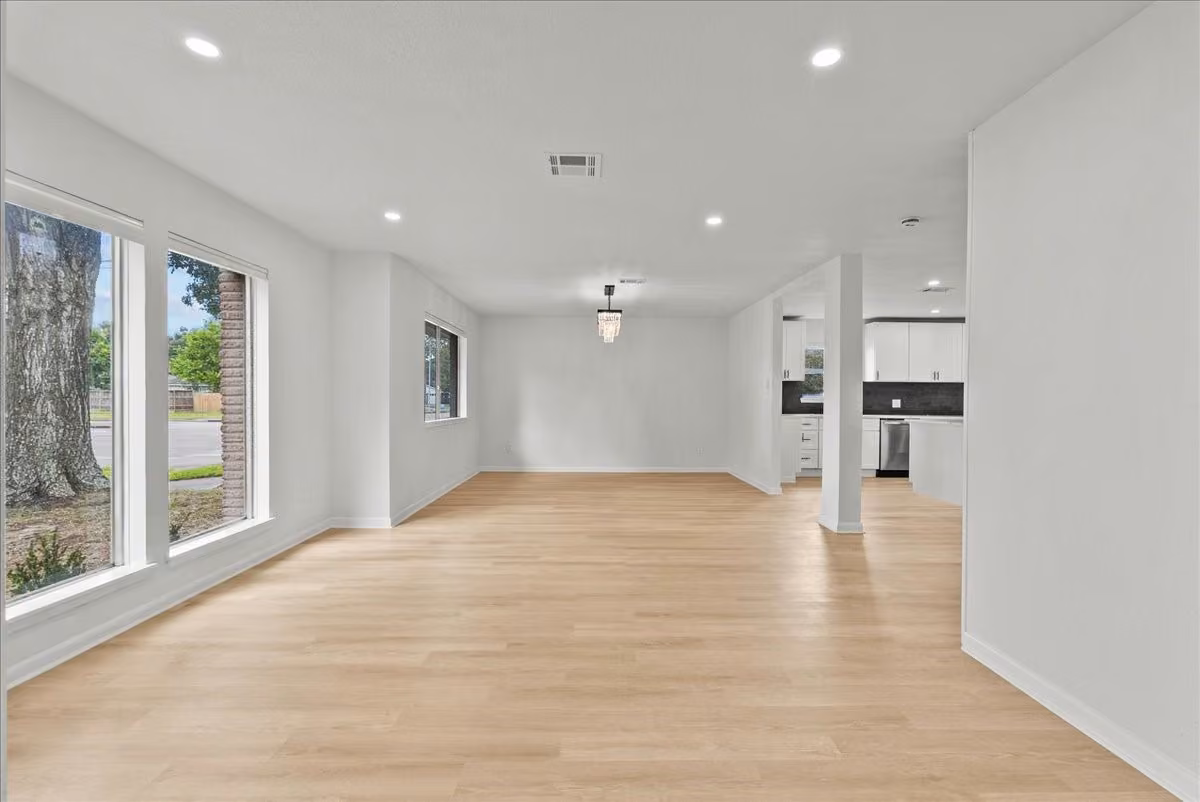Photo 3 of 5762 Birdwood Road, Houston, TX