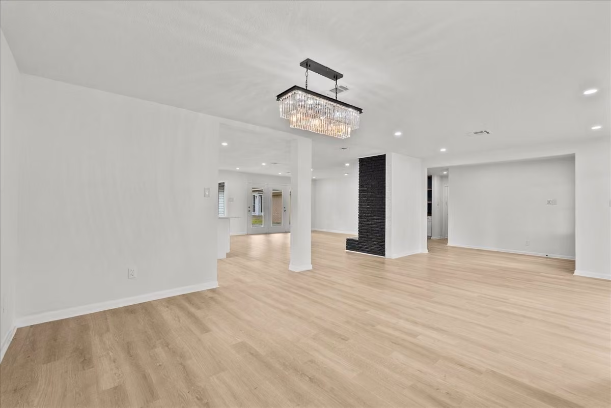 Photo 4 of 5762 Birdwood Road, Houston, TX