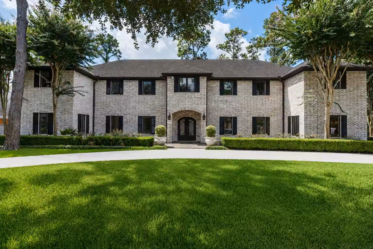 Photo 2 of 11407 Holidan Way, Hedwig Village, TX