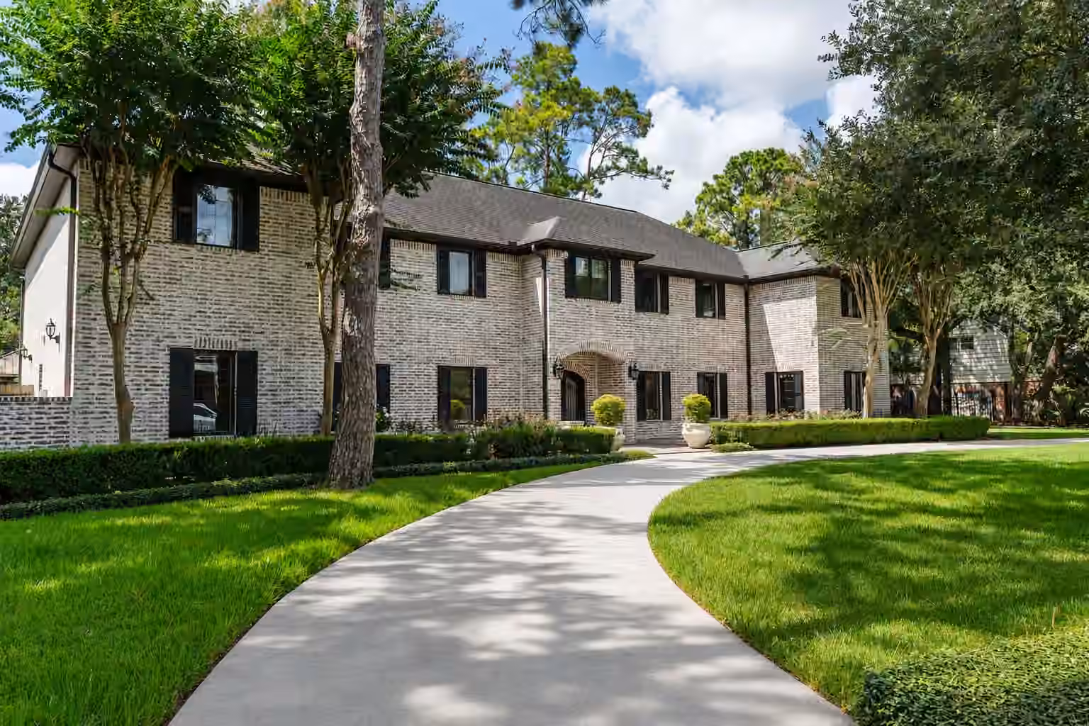 Photo 3 of 11407 Holidan Way, Hedwig Village, TX