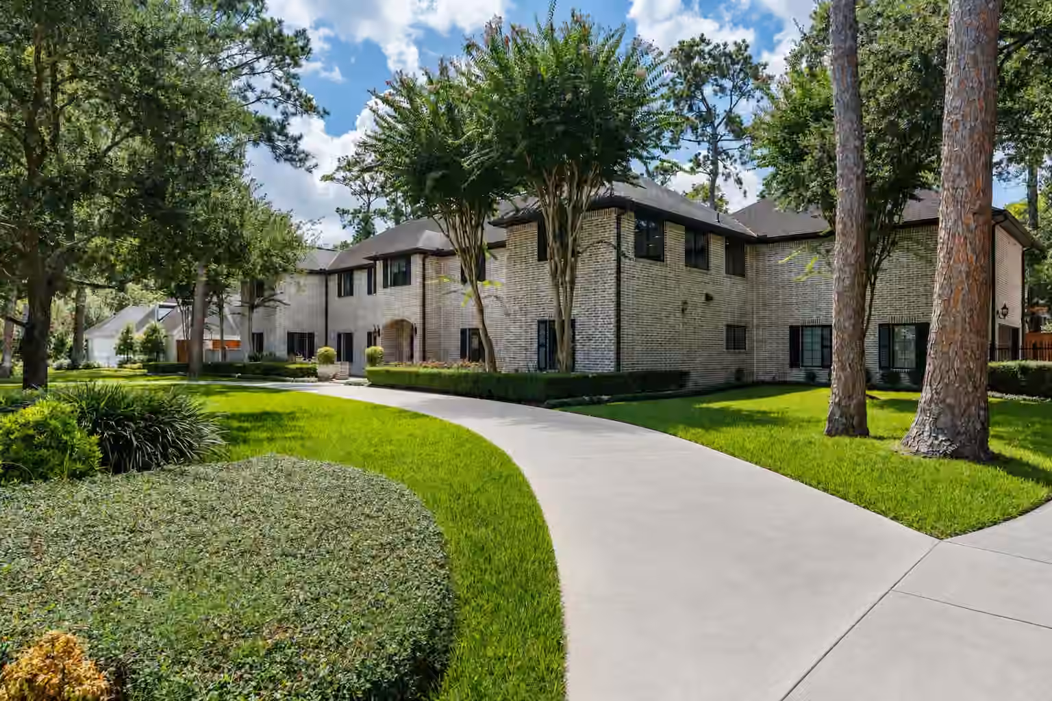 Photo 4 of 11407 Holidan Way, Hedwig Village, TX
