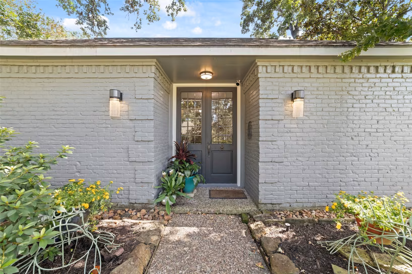 Photo 4 of 10823 Dunbrook Drive, Houston, TX