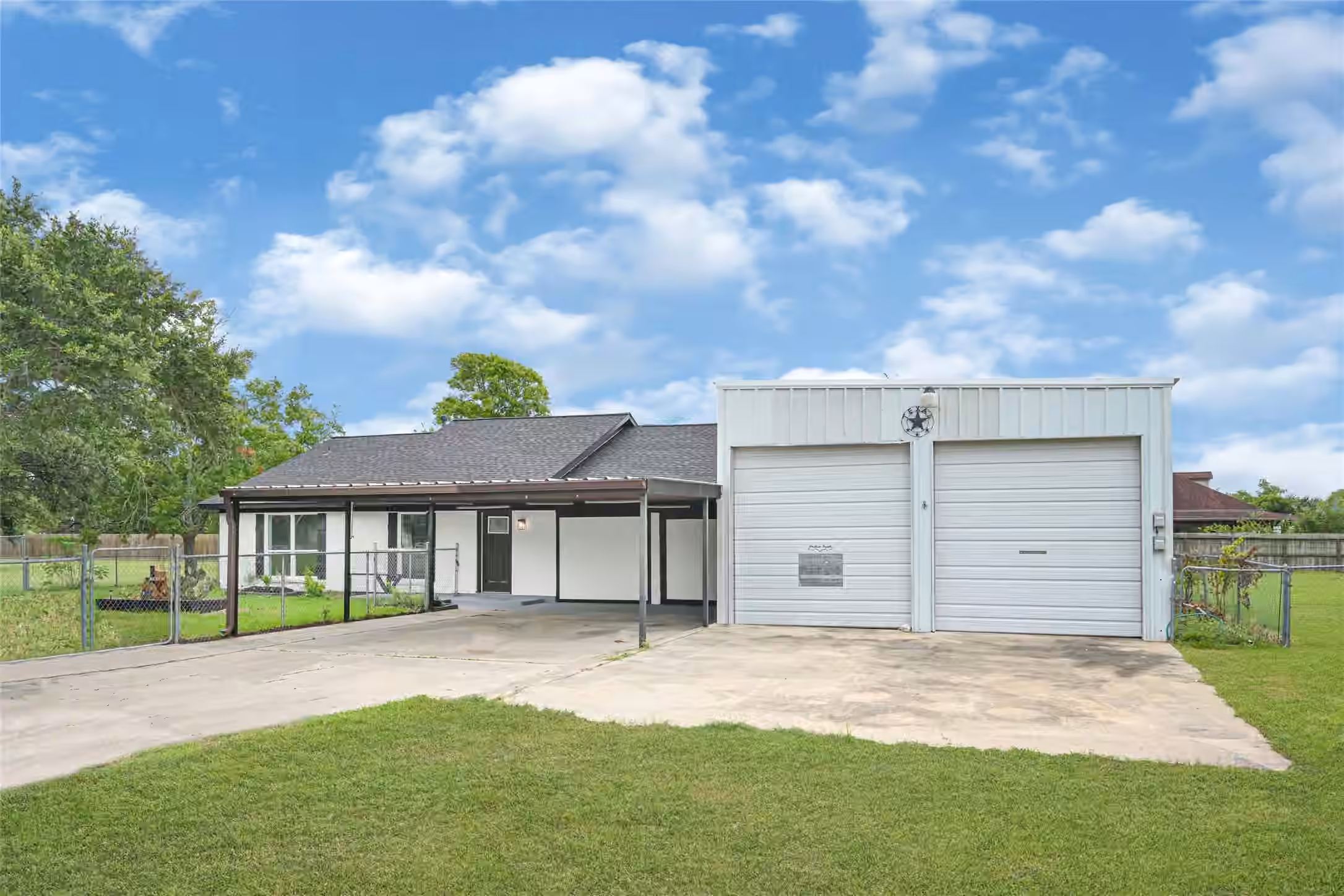 Photo 3 of 1434 County Road 850, Alvin, TX