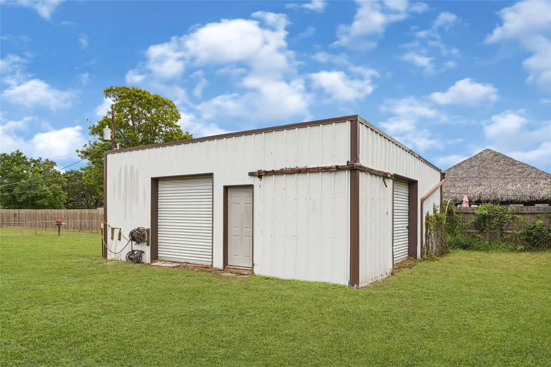 Photo 6 of 1434 County Road 850, Alvin, TX