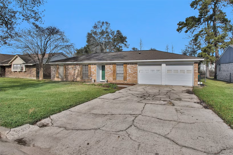 Photo of 227 Crest Hill Drive, Conroe, TX 77301