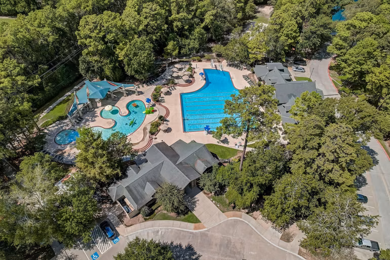 Photo 4 of 12722 Wolf Creek Court, Humble, TX