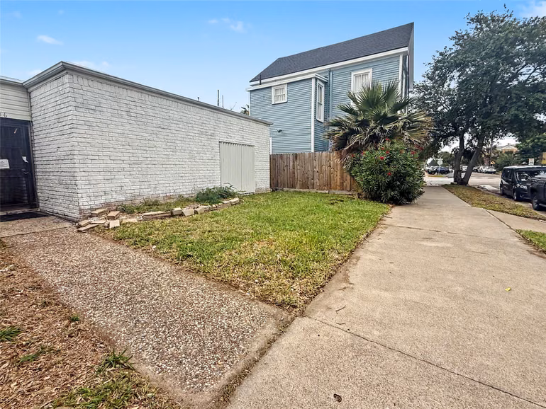 Photo 2 of 2106 Avenue L, Galveston, TX