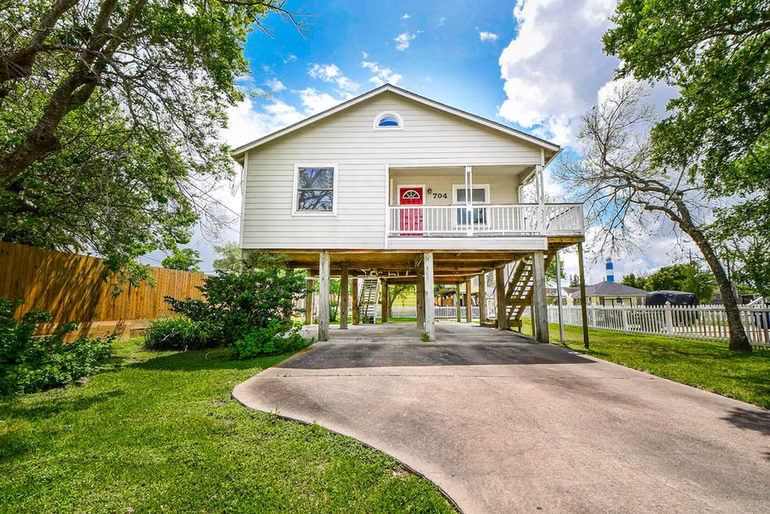Photo 2 of 704 6th Street, Kemah, TX