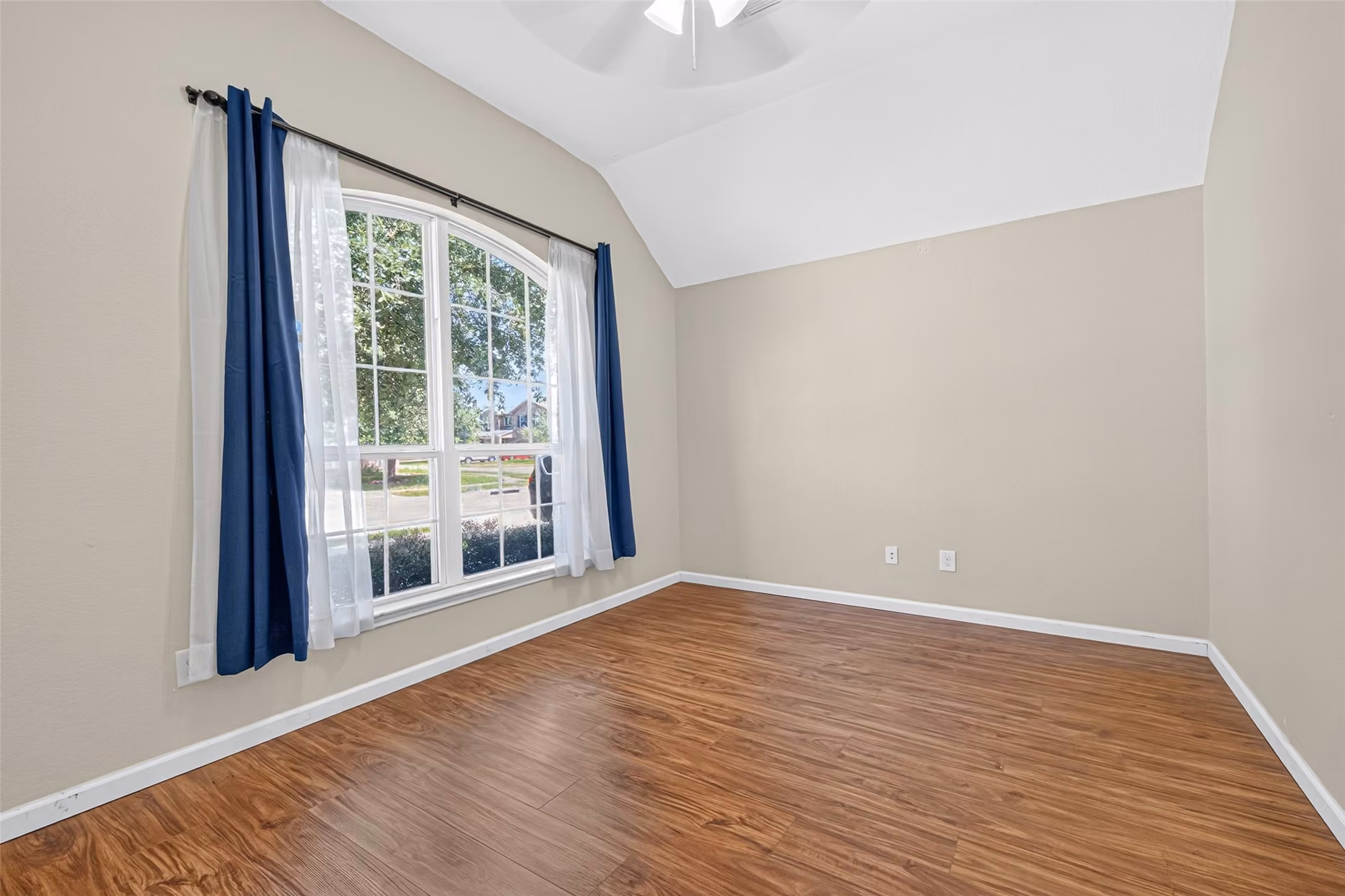 Photo 7 of 15307 Skyhill Drive, Cypress, TX