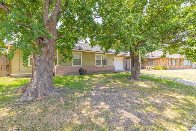 Photo 2 of 1806 Linda Lane, Pasadena, TX