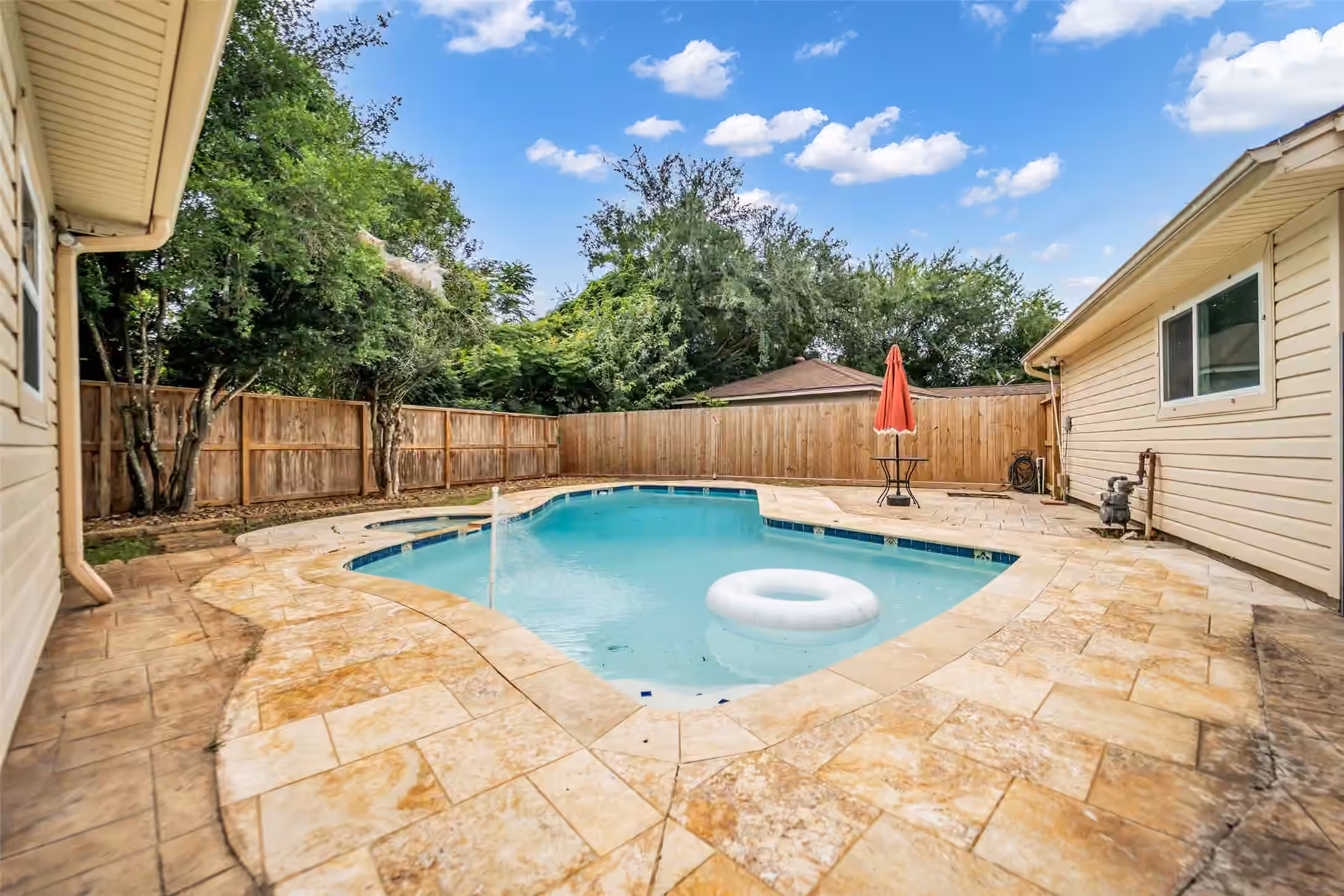 Photo 2 of 4303 Long Grove Drive, Seabrook, TX