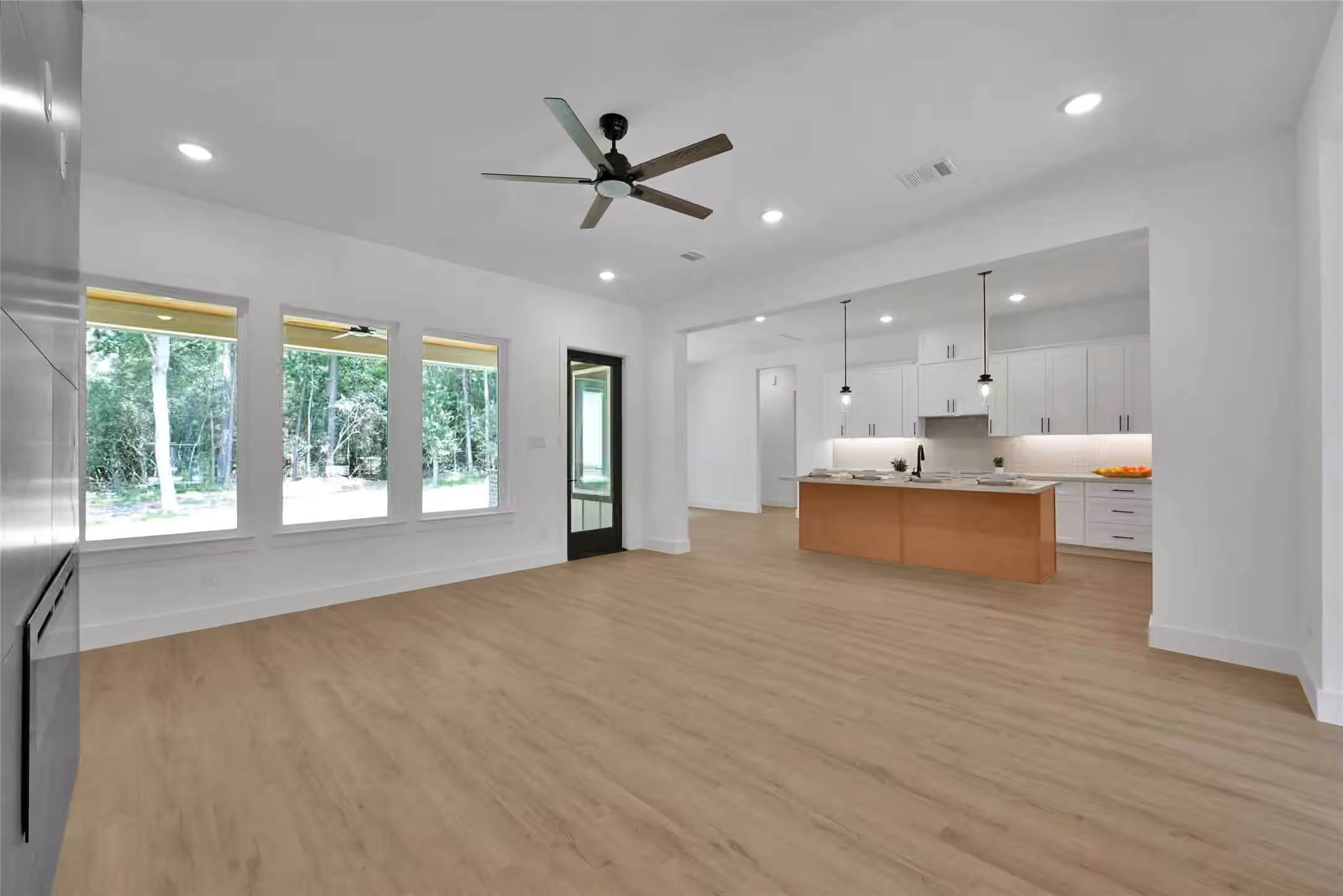 Photo 4 of 6422 Sugar Bush Drive, Magnolia, TX