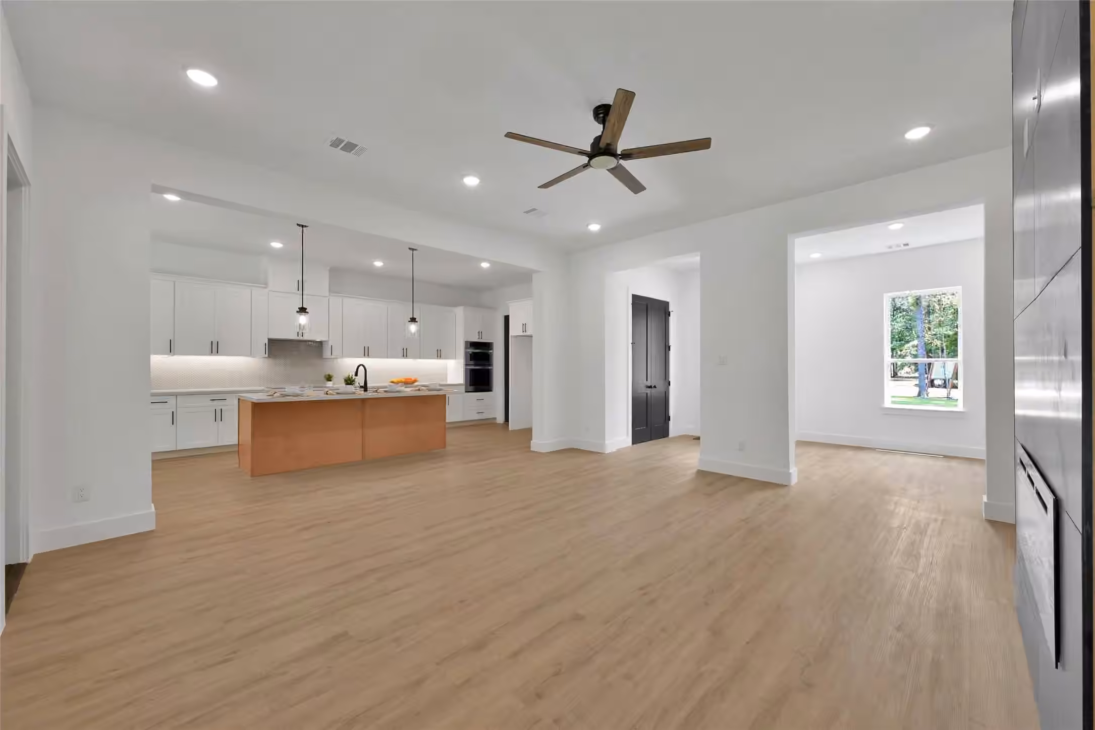 Photo 5 of 6422 Sugar Bush Drive, Magnolia, TX